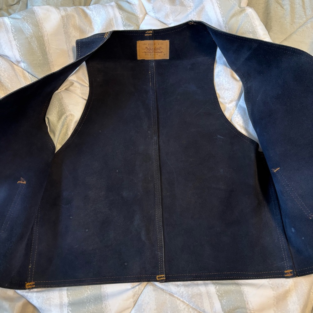 Levi's Dark Blue Denim Vest- size medium - Picture 5 of 6